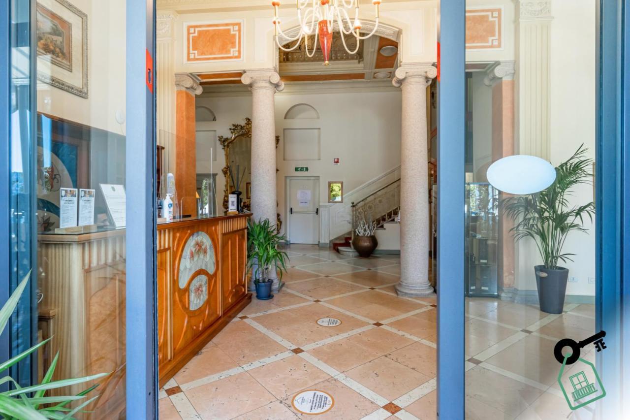 Hotel Rooms Lago Maggiore Verbania Exterior photo