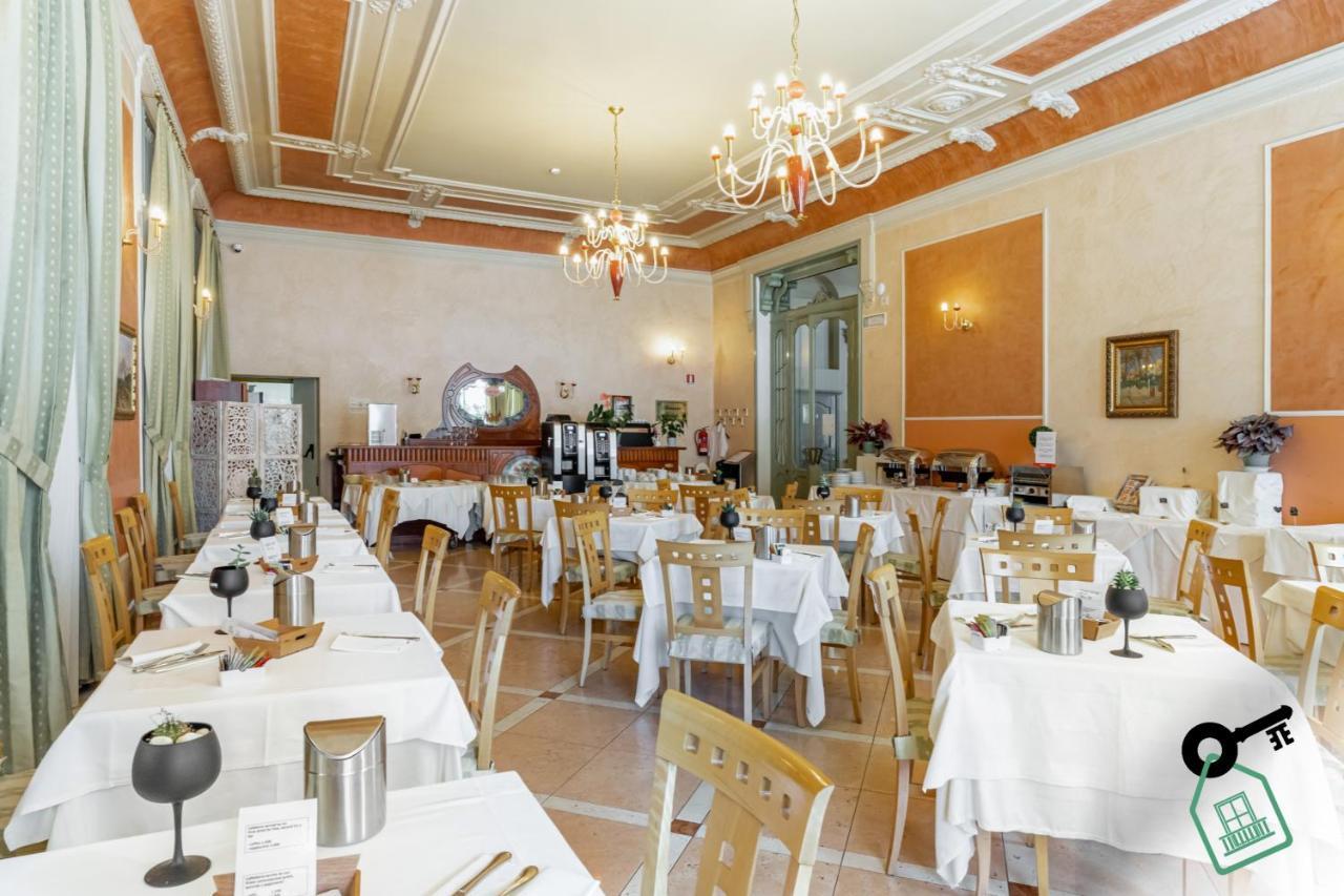 Hotel Rooms Lago Maggiore Verbania Exterior photo