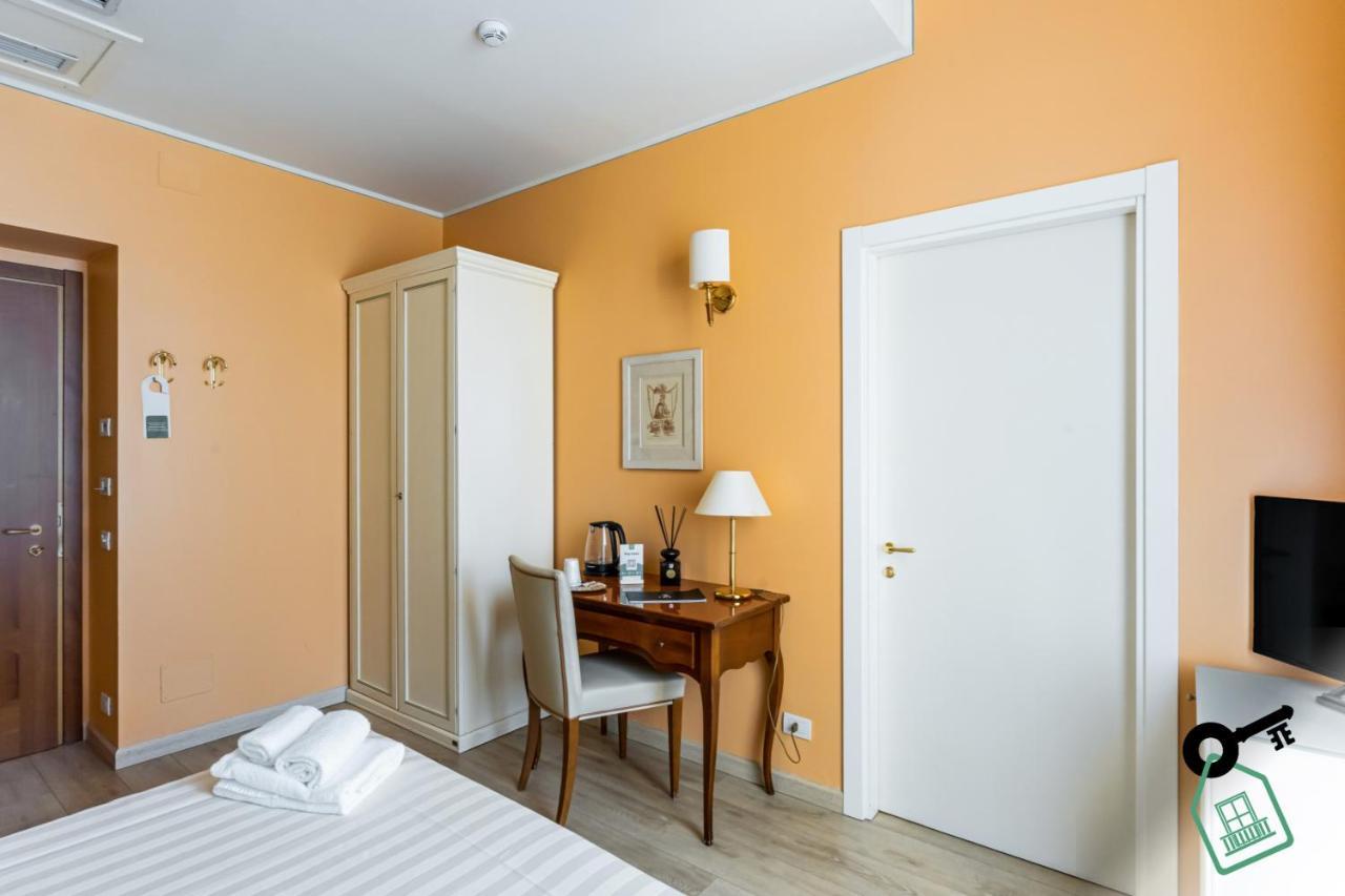 Hotel Rooms Lago Maggiore Verbania Exterior photo