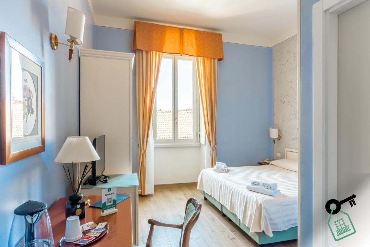 Hotel Rooms Lago Maggiore Verbania Exterior photo